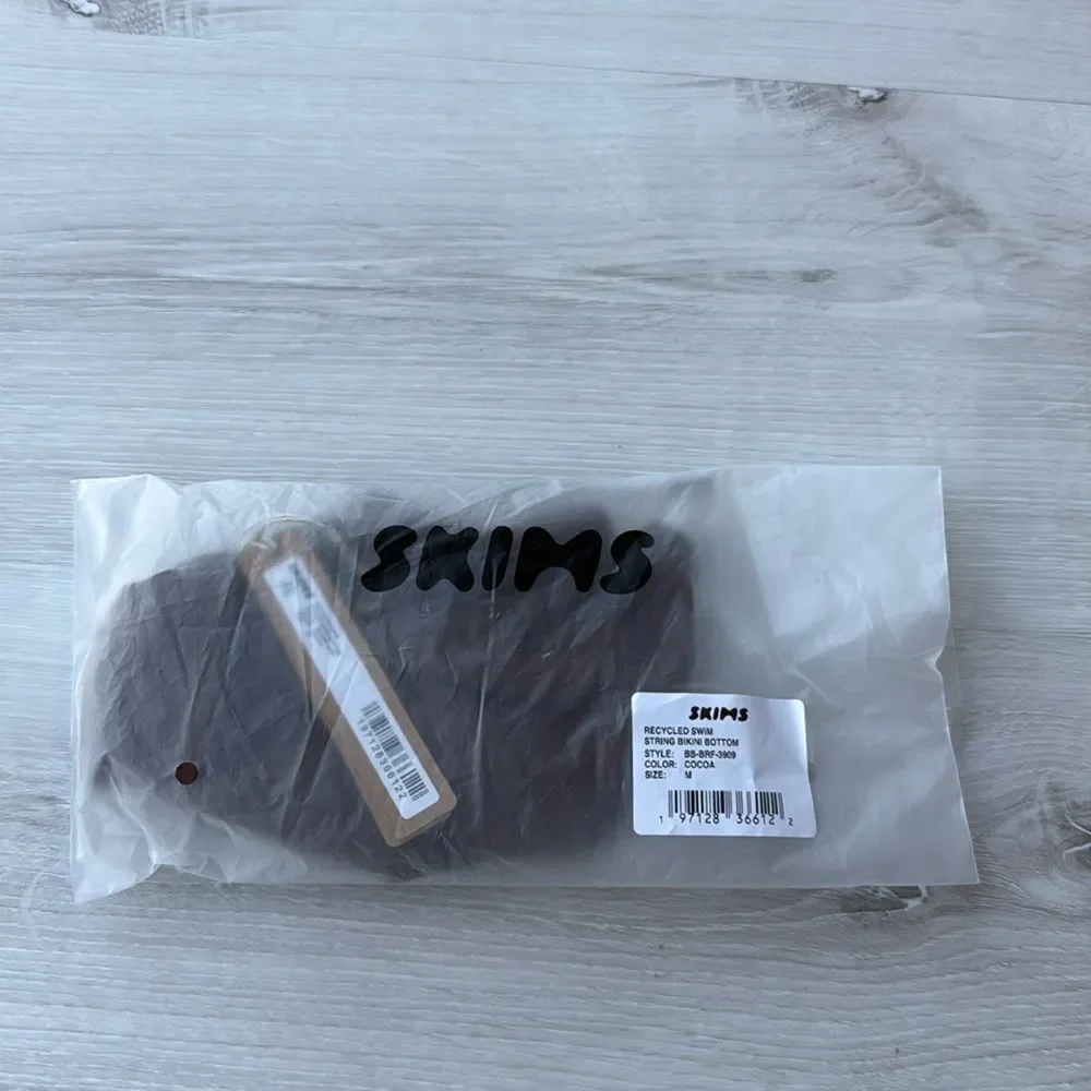SKIMS FITS EVERYBODY STRING BIKINI‎ COCOA M NWT in packaging